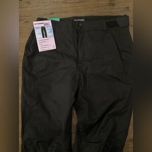 Women snowpant. Never worn still with tags.